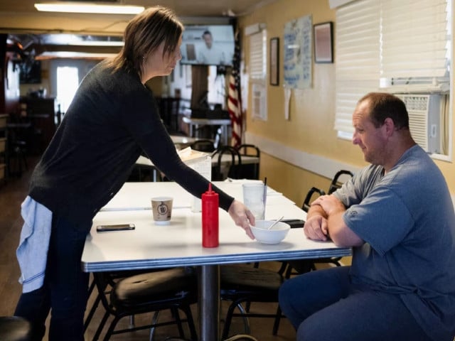 a waitress serves a customer at pete s a barbecue restaurant in smith center kansas us may 18 2024 photo reuters